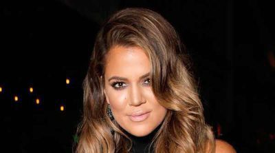 Khloe Kardashian confirma su embarazo luciendo barriguita