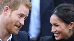 El Príncipe Harry y Meghan Markle se dan un baño de masas en su primer acto juntos en Gales