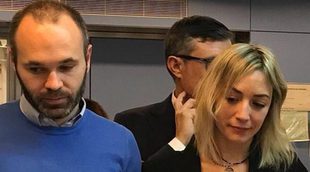 Andrés Iniesta muestra su lado más solidario con la visita al hospital de Vall d'Hebron