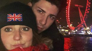 Rocío Flores y su novio Manuel pasean su amor por las calles de Londres