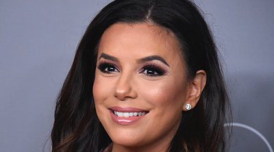 Eva Longoria presume de embarazado durante la entrega de Premios al Gremio de Diseñadores de Vestuario