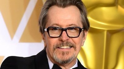 El hijo de Gary Oldman niega las acusaciones de maltrato vertidas por su madre, Donya Fiorentino