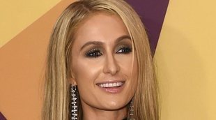 Paris Hilton pierde su anillo de compromiso de 1,6 millones mientras está de fiesta en un pub de Florida