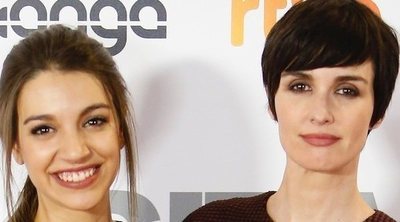 Paz Vega ejerce de maestra de ceremonias con Ana Guerra en la premier de 'Fugitiva'