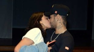 Neymar y Bruna Marquezine, derroche de pasión durante una noche de teatro