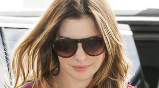 Anne Hathaway advierte a sus fans y 'haters' y explica las razones de su aumento de peso