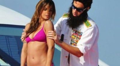 Elisabetta Canalis y Sacha Baron Cohen, besos y tocamientos para promocionar 'El Dictador'