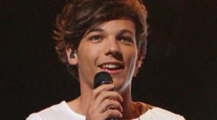 El cantante de One Direction Louis Tomlinson, sorprendido por un hombre desnudo y borracho