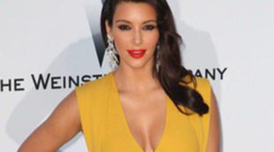 Kim Kardashian enseña una pistola de Yves Saint Laurent en Twitter