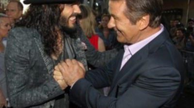 Alec Baldwin habla sobre su beso con Russell Brand en la película 'Rock of Ages'