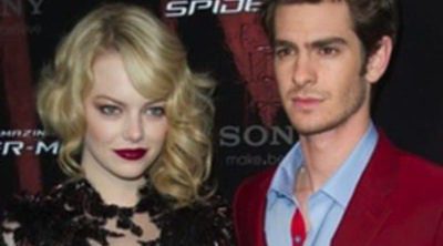 Emma Stone y Andrew Gardfield, de gala en la presentación de 'The Amazing Spiderman' en París