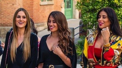 Elena Galera aparece con Antonella Roccuzzo tras anunciar su embarazo en el desfile de Rosa Clará