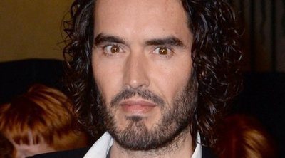 La madre de Russell Brand, al borde de la muerte tras un aparatoso accidente de tráfico