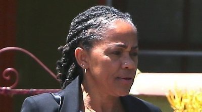 Doria Ragland llega a Reino Unido para apoyar a Meghan Markle antes de la boda y para conocer a la Familia Real Británica