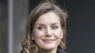 El tropezón de la Reina Letizia en su viaje de cooperación en República Dominicana: casi acaba por los suelos