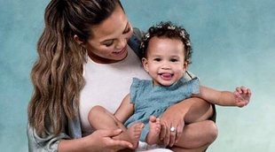 La tierna imagen de Chrissy Teigen con sus hijos Luna y Miles