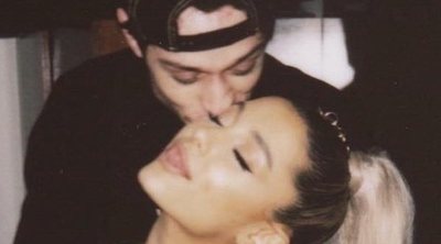 Pete Davidson se hace dos tatuajes en honor a Ariana Grande un mes después de empezar su noviazgo