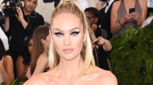 Candice Swanepoel luce embarazo en la playa a pocos días de ser madre