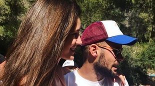 Malena Costa y Mario Suárez regresan a España con sus hijos para disfrutar de unos días de relax