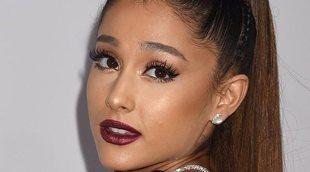 Ariana Grande se compromete con Pete Davidson a penas un mes después de comenzar su relación