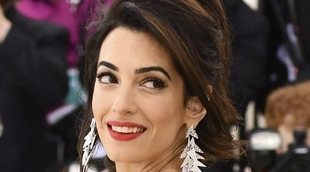 Amal Clooney cuenta su drama como refugiada en protesta a la política migratoria de Donald Trump