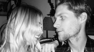 Kaley Cuoco ('The Bing Bang Theory') y Karl Cook se han casado seis meses después de haberse comprometido