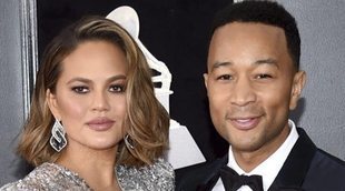 Chrissy Teigen y John Legend llevan a su hijo a una protesta contra la política migratoria de Donald Trump