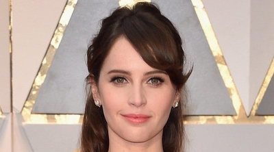 Felicity Jones se casa con el director de cine Charles Guard en una boda secreta