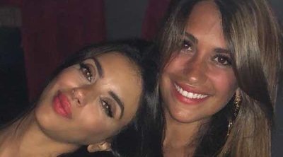 Fábregas y Daniella Semaan llegan a Ibiza para sus tradicionales vacaciones con Messi y Antonella Roccuzzo