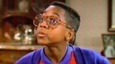 Del '¿he sido yo?' de Steve Urkel en 'Cosas de casa' al 'mayormente' de Fiti en 'Los Serrano': Frases míticas de series