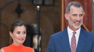 Los Reyes Felipe y Letizia reciben a la sociedad balear en el Palacio de la Almudaina junto a la Reina Sofía