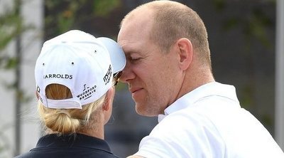 Zara Phillips y Mike Tindall se ponen cariñosos y pícaros en un festival en Gatcombe Park