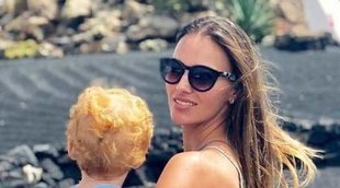 Helen Lindes enseña a su hijo Alan sus rinconces favoritos de Lanzarote