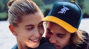 Hailey Baldwin luce su espectacular anillo de compromiso en una romántica fotografía junto a Justin Bieber