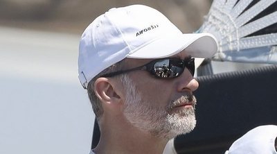 El Rey Felipe, de regatas a Menorca tras sus vacaciones privadas con la Reina Letizia, la Princesa Leonor y la Infanta Sofía