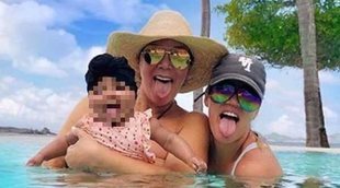 La adorable foto de Kris Jenner y Khloe Kardashian con True Thompson en la piscina