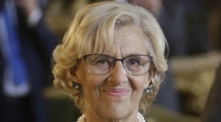 Manuela Carmena abandona el hospital tras recibir el alta médica