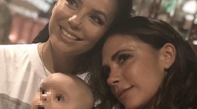 Victoria Beckham, completamente "enamorada" del bebé de Eva Longoria: "No podría estar más feliz"