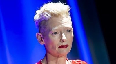 Tilda Swinton recibe un premio honorífico horas después de la muerte de su padre