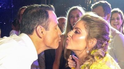 María Menounos cumple su sueño de casarse con Keven Undergaro en una isla griega