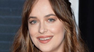 Dakota Johnson desmiente estar embarazada de Chris Martin