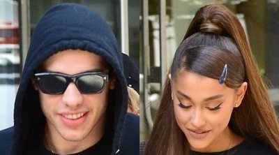 Pete Davidson se tapa uno de los tatuajes que se hizo por Ariana Grande