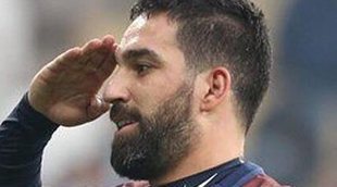 Arda Turan protagoniza una pelea junto a Berkay