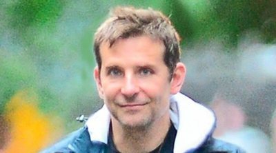 Bradley Cooper sorprende con su cambio de look durante un paseo en familia