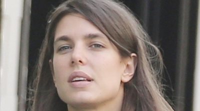 El primer paseo de Carlota Casiraghi y Dimitri Rassam con su hijo Balthazar