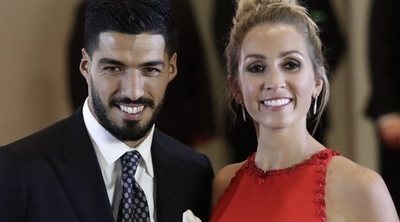 Sofía Balbi y Luis Suárez posan con su 'familia soñada' tras el nacimiento de su tercer hijo