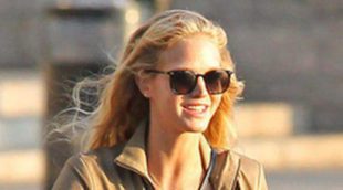 Leonardo DiCaprio y Erin Heatherton pasean su amor por las playas de Hawai