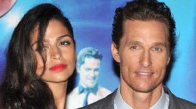 Camila Alves presume de embarazo con Matthew McConaughey en el estreno de 'Magic Mike' en Londres