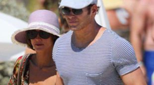 Kellan Lutz de 'Crepúsculo' se divierte de vacaciones con su novia Sharni Vinson en Saint-Tropez