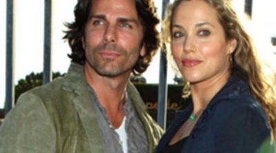 Elizabeth Berkley, de 'Salvados por la campana', da a luz a su primer hijo con Greg Lauren